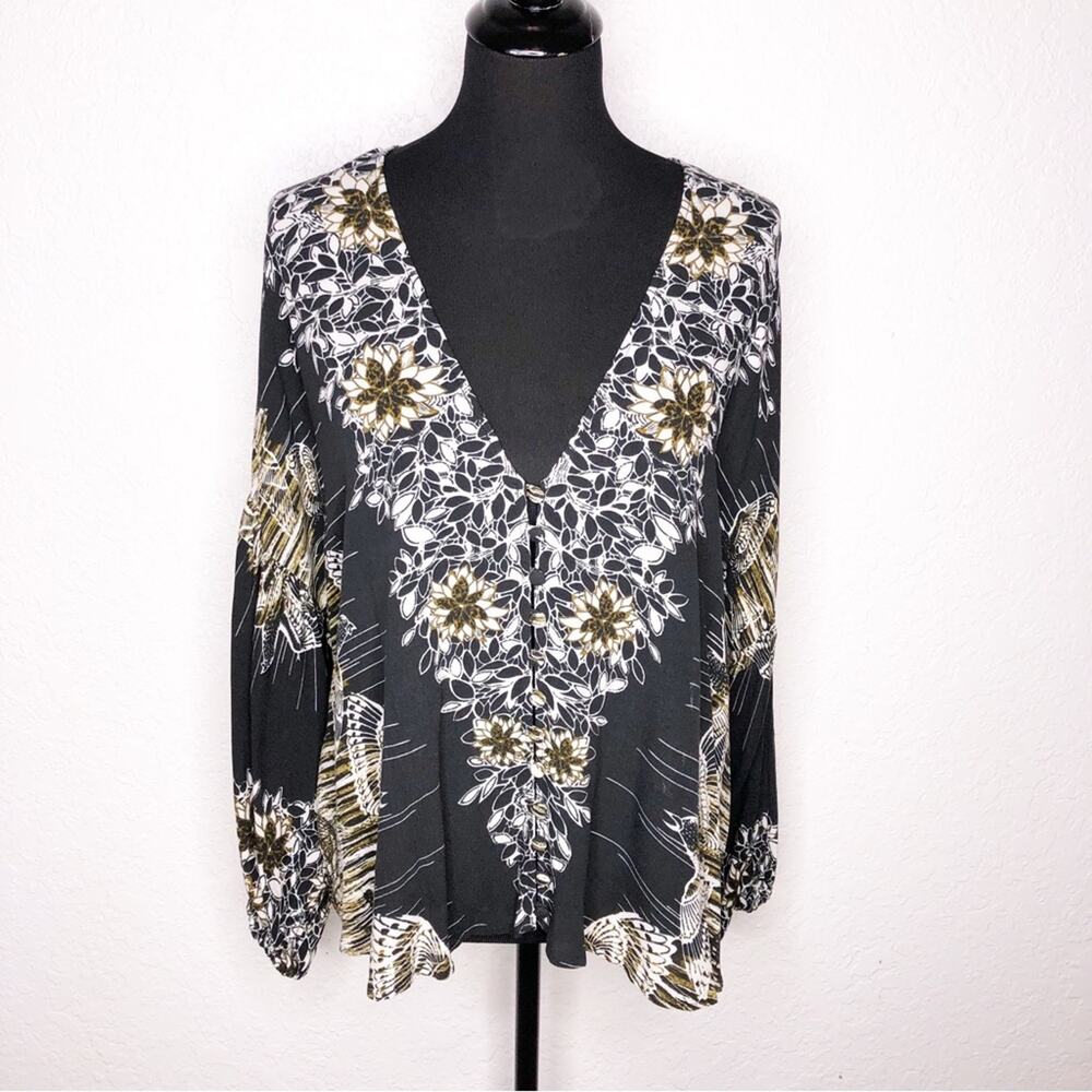 Free People black white tan bird floral v neck button top size Small